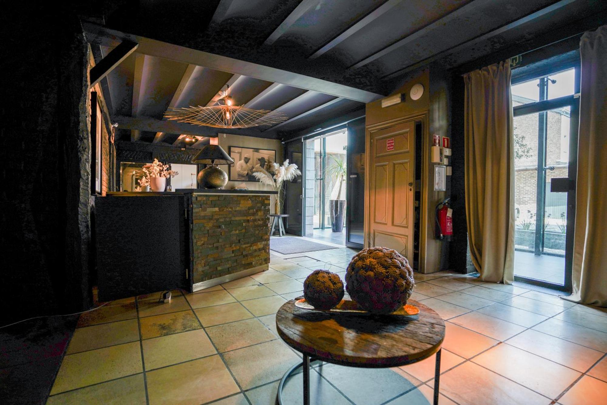 Hotel Au Comte De Mercy Oupeye Exterior photo